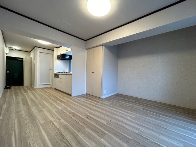 大泉陵雲閣マンション　301号室