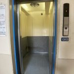 サムネイル：エレベーター