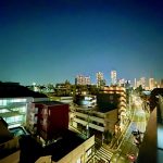 サムネイル：バルコニーからの夜景