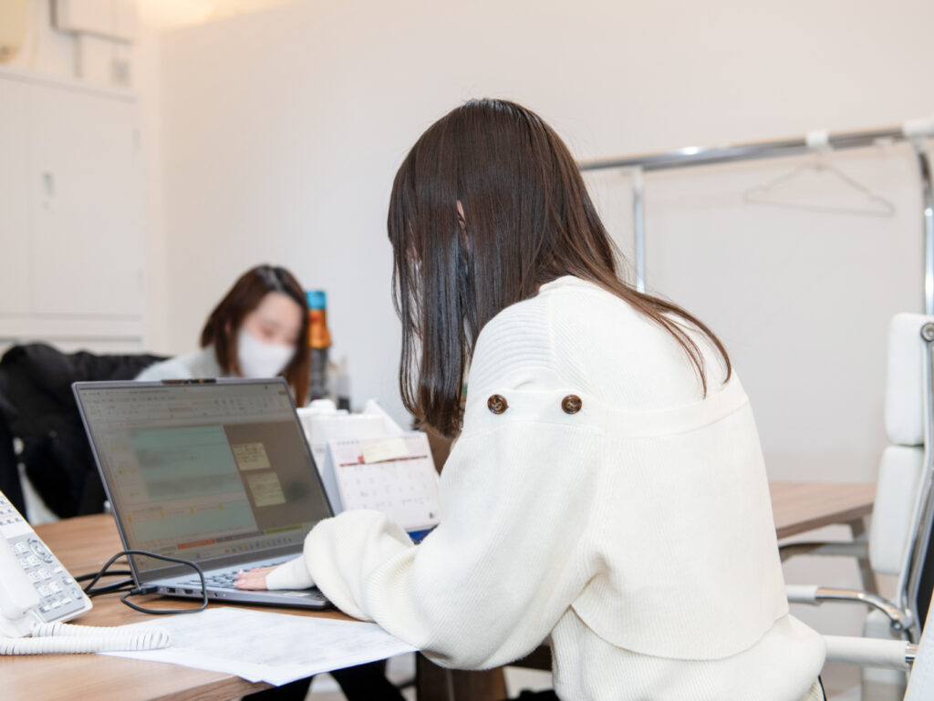 画像：事務・バックオフィス